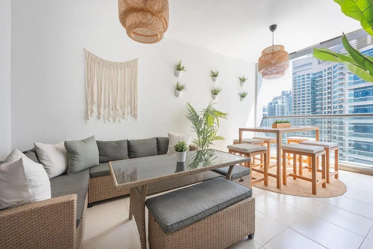 Spacious 3-Bedroom With Modern Amenities In Jbr Dubai Apartment