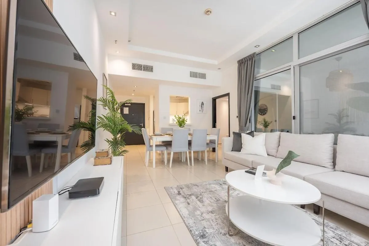 Spacious 3-Bedroom With Modern Amenities In Jbr Dubai Apartment
