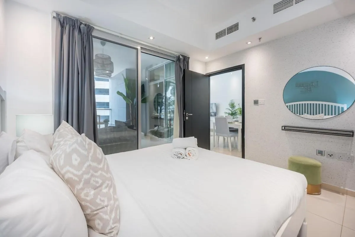 Spacious 3-Bedroom With Modern Amenities In Jbr Dubai Apartment