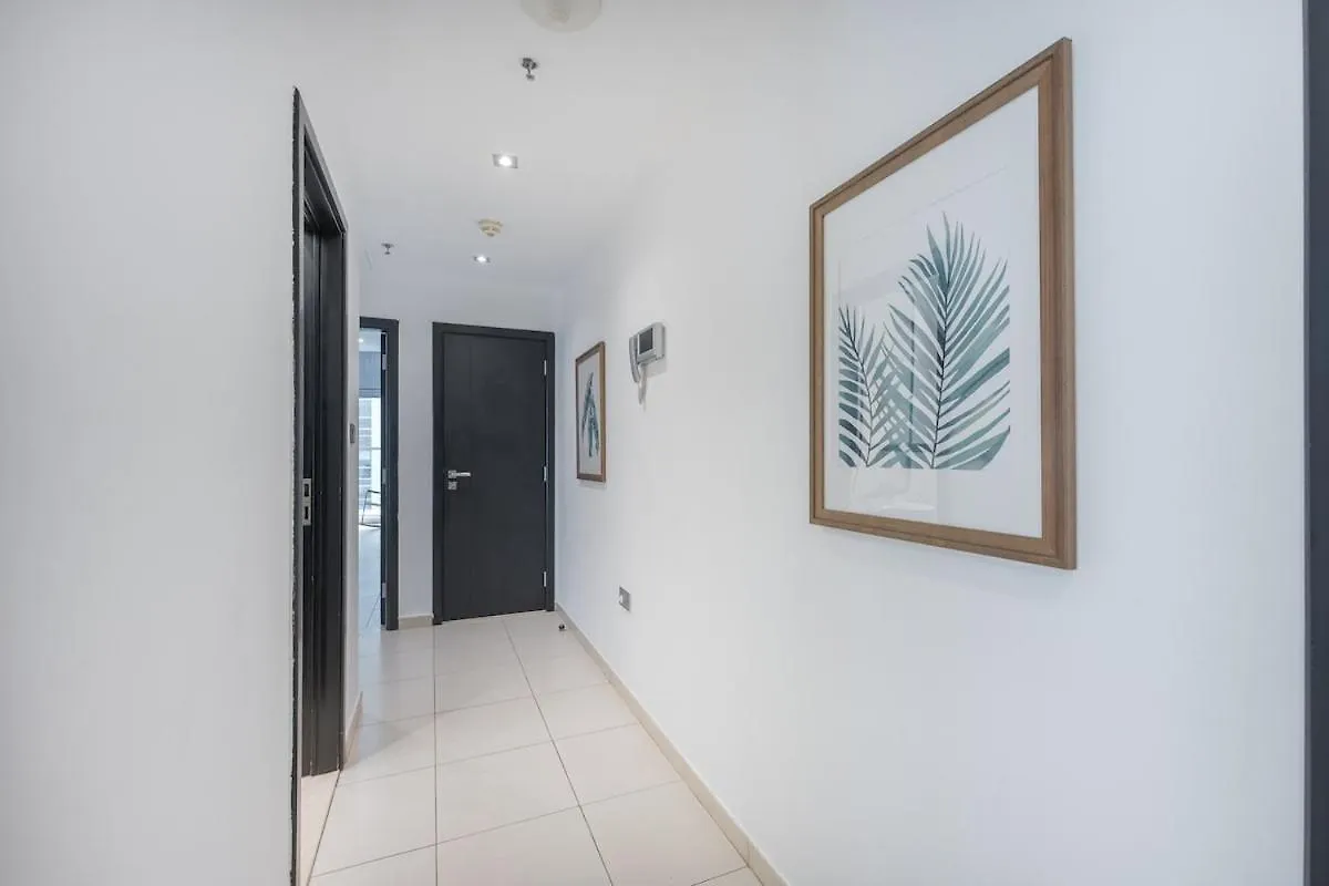 Spacious 3-Bedroom With Modern Amenities In Jbr Dubaj
